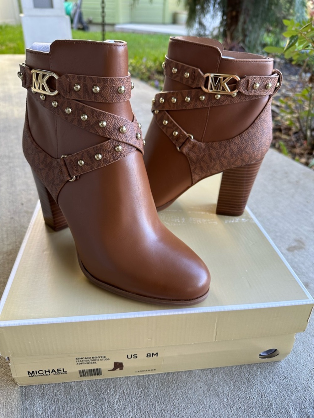 NIB Michael Kors KINCAID ANKLE BOOTIE LEATHER/DOME STUDS BROWN 8M US - Picture 5 of 10